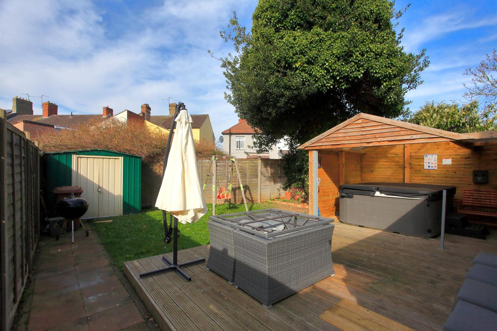 Luxury Hot Tub Entertainment Room Central Park Peterborough Exterior photo